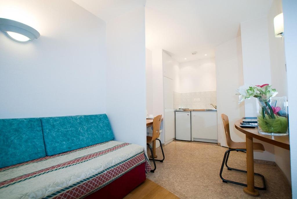 Les Messines Apparthotel Metz Habitación foto
